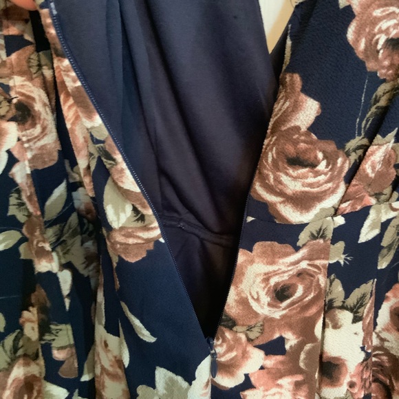 Floral Romper - Picture 4 of 5